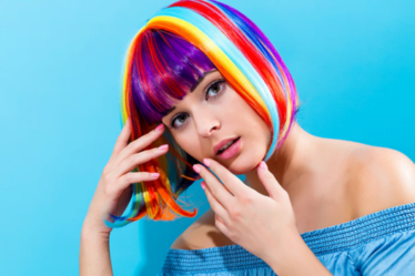 Experimente diferentes cortes e cores de cabelo pelo celular