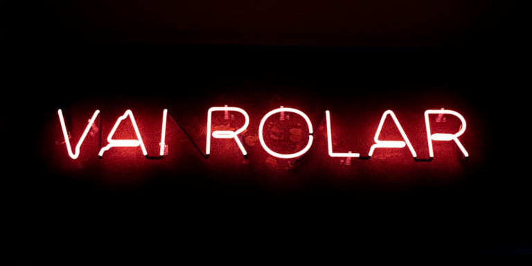 Vai Polar logo — Foto por Thiago Cardoso na Unsplash