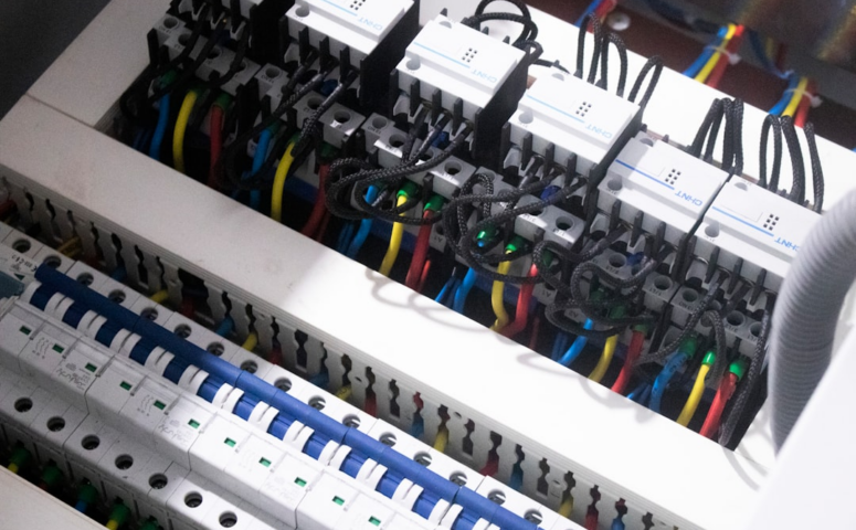 Aplicativo para Aprender Eletricista Online
