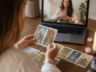 Tarô Online: Descubra o Que as Cartas Revelam
